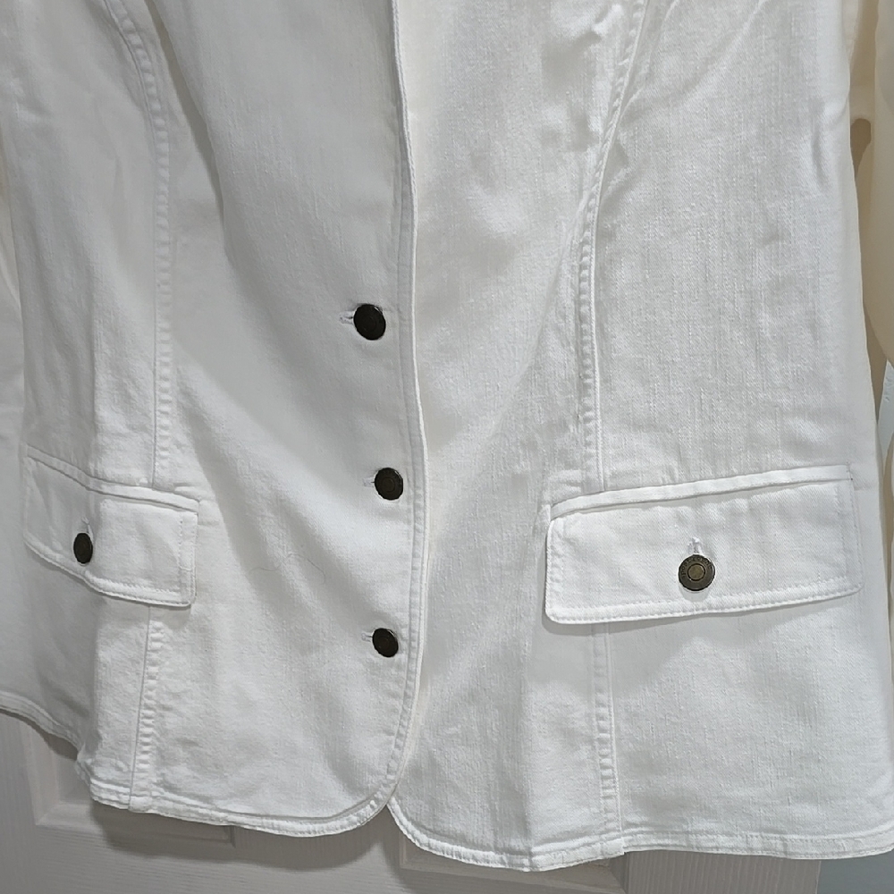 White Button-Up Jacket - Picture 4 of 11